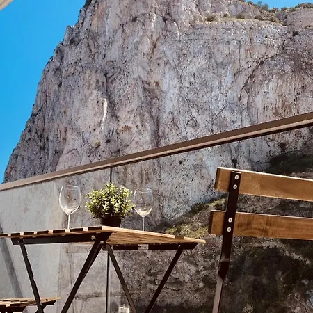 Appartement Modern Studio With Rock View Balcony And Gym-hosted By Sweetstay
