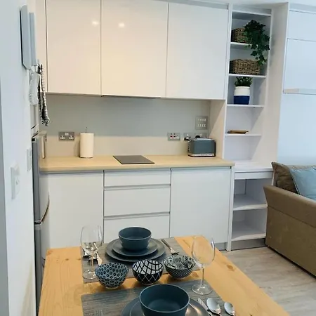Modern Studio With Rock View Balcony And Gym-hosted By Sweetstay Appartement Gibraltar